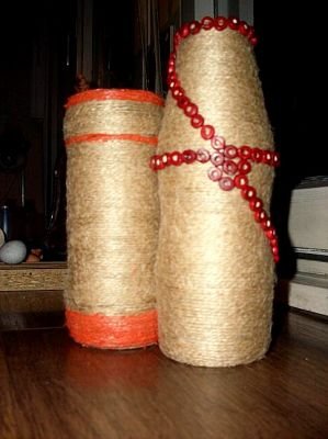 vaznica sa crvenim perlicama.jpg, 22 KB